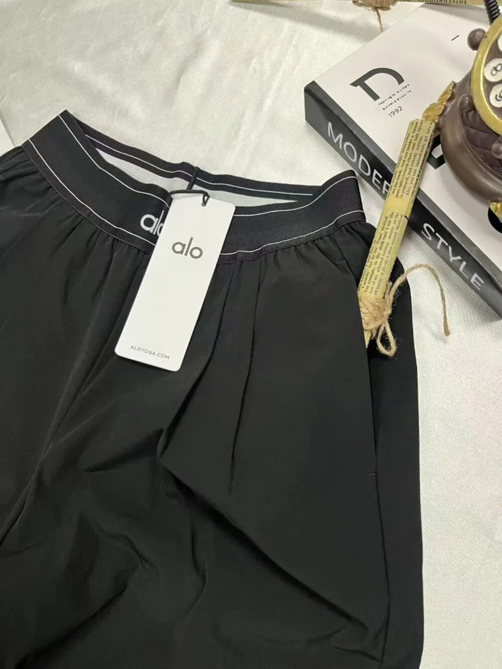 🥘NWT Black ALO Yoga Suit Up Trouser  (Regular)🖤 Simple and elegant